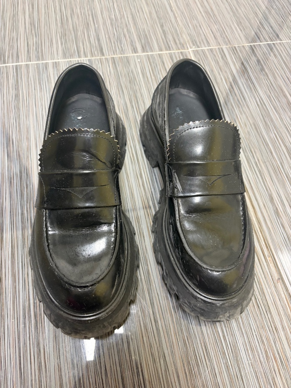 Alexander McQueen Wander Leather Loafers